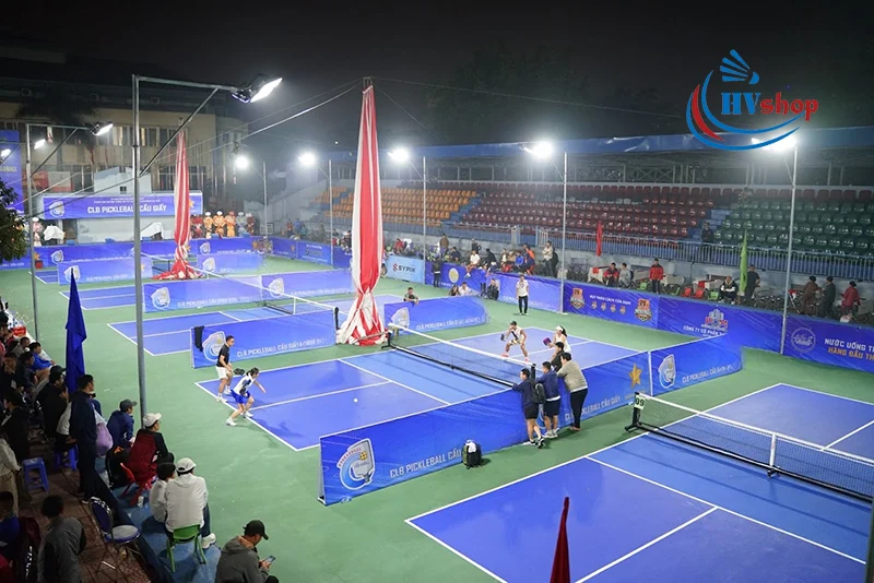 Những điều cần biết về đèn pha LED cho sân Pickleball